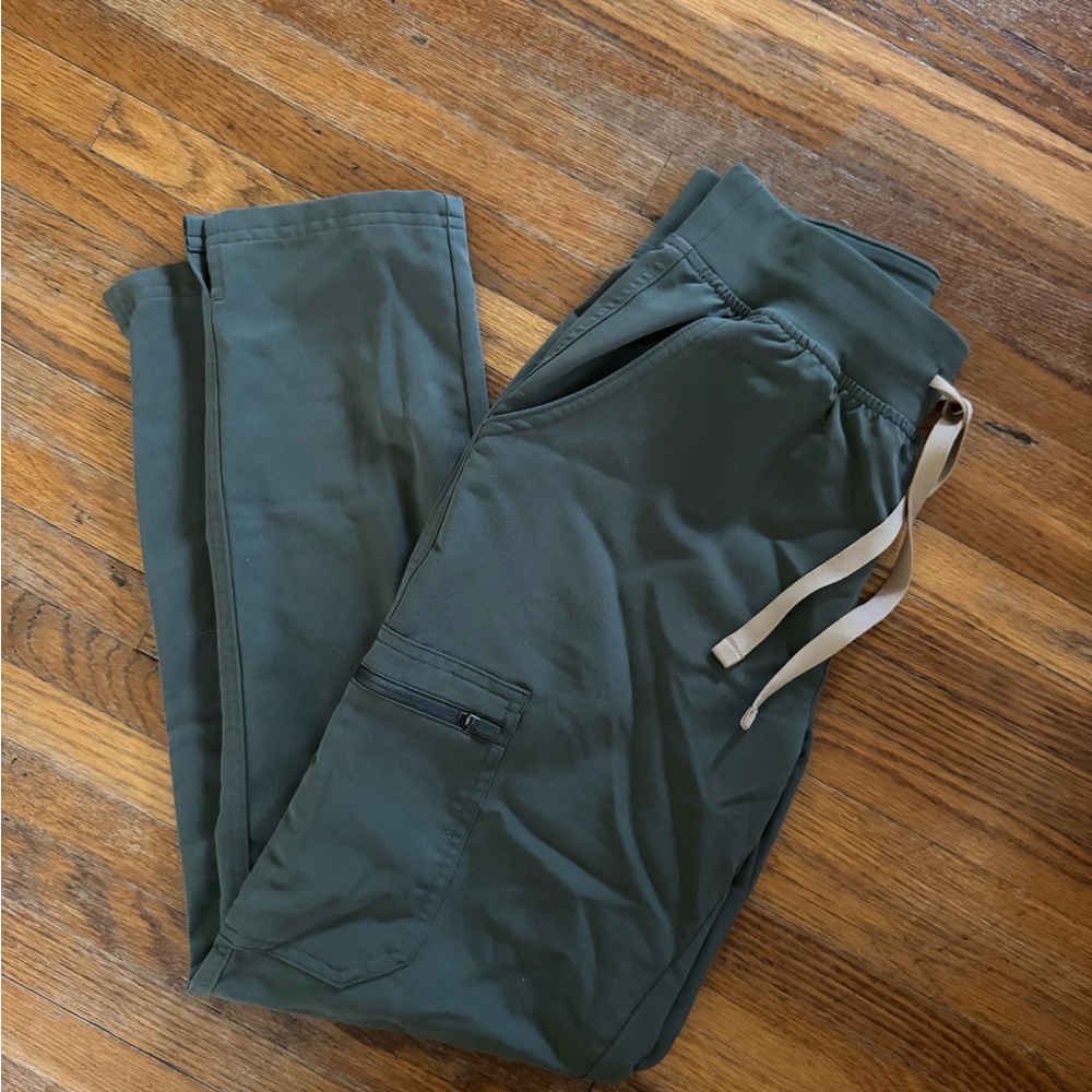 Figs skinny scrub pants